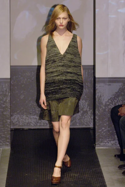 Look 3